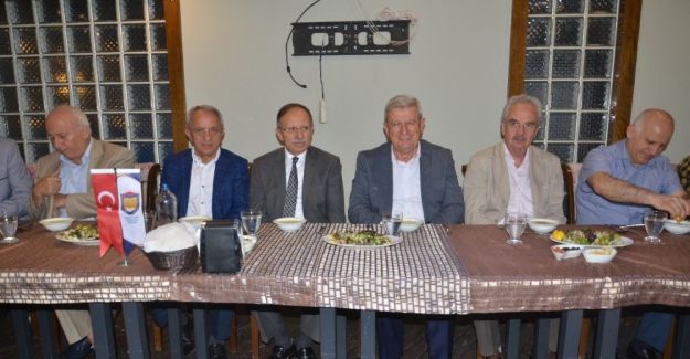 Manisa Lisesi mezunları iftarda buluştu