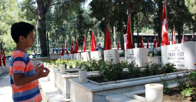 Şehitlerin gölgesinde 15 Temmuz şehitleri anıldı