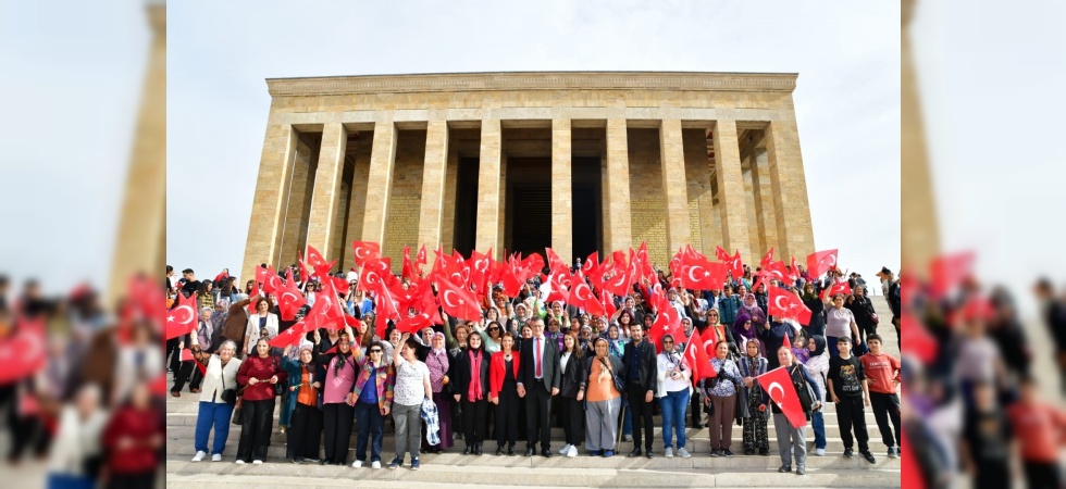 Alaşehir Belediyesi, bin 500 kadına Anıtkabiri gezdirdi