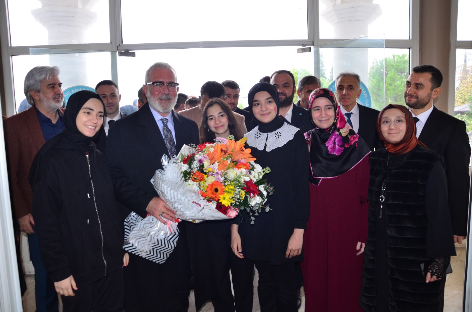 Yenişehirlioğlu, Manisa’da öğrencilerle buluştu