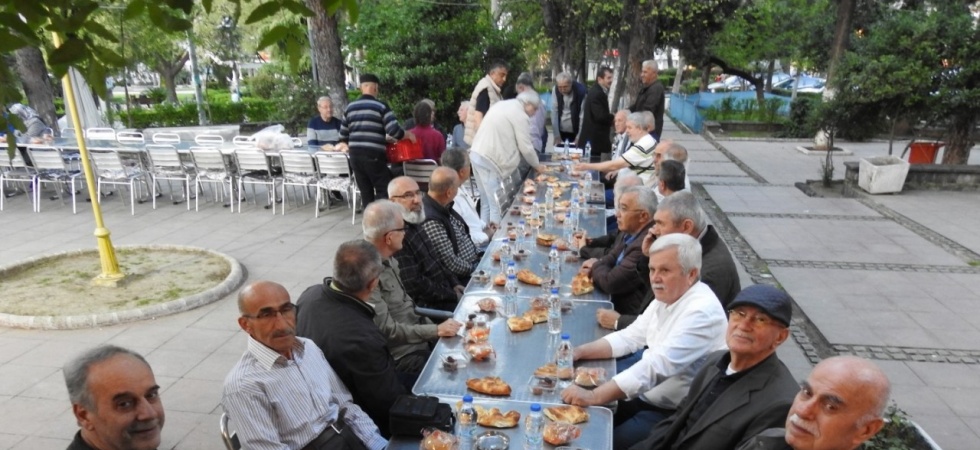 Taş medreseliler Manisa’da iftar sofrasında buluştu