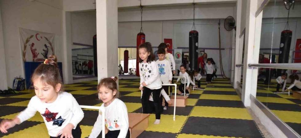Şehzadeler Belediyesi’nden çocuklara cimnastik kursu
