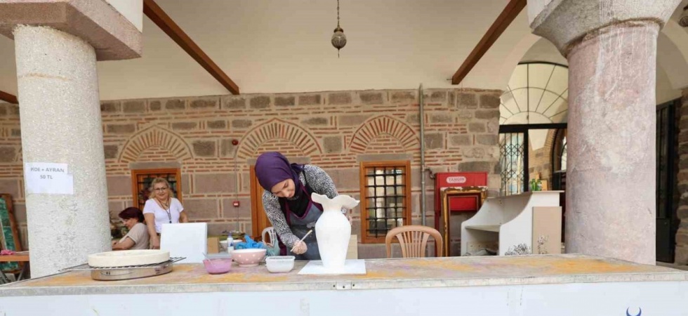 Şehzadeler’in kadınları el emeklerini sanata dönüştürüyor