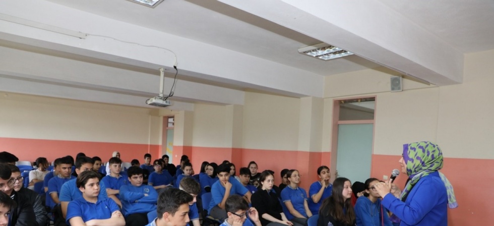 Yunusemre’den son sınıf öğrencilerine motivasyon semineri