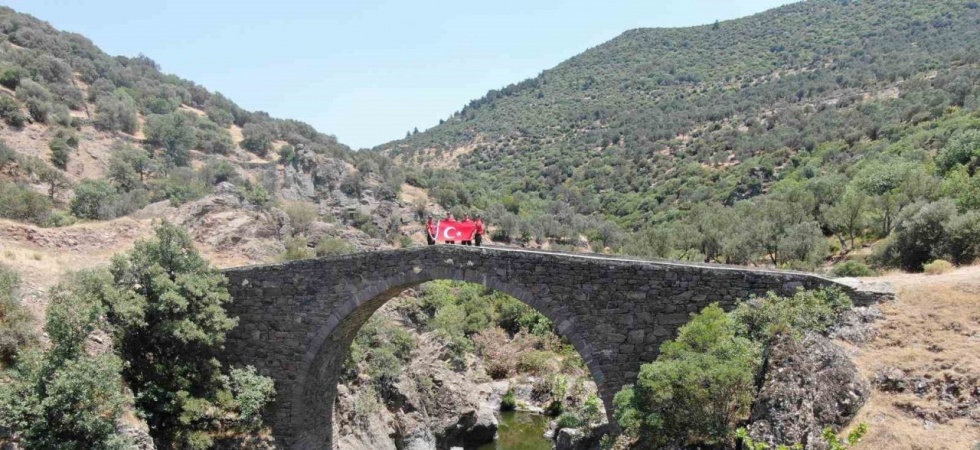 Manisa Jandarmasından tarihi köprüde 185. yıl kutlaması