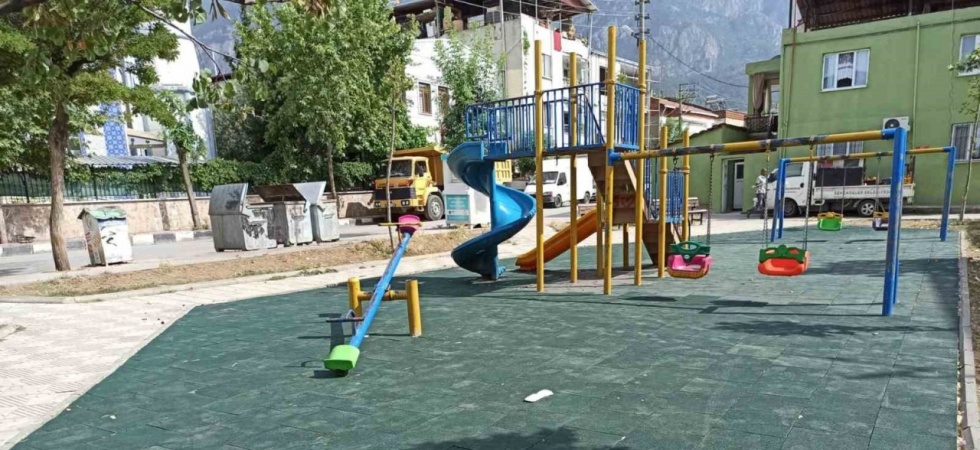 Şehzadeler’in parkları bakımdan geçiyor