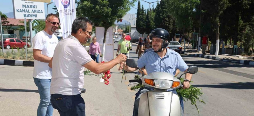 Şehzedeler Belediyesi kabristanda yüreklere dokundu