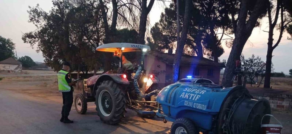 Jandarmanın trafik uygulamasında aranan 13 şahıs yakalandı