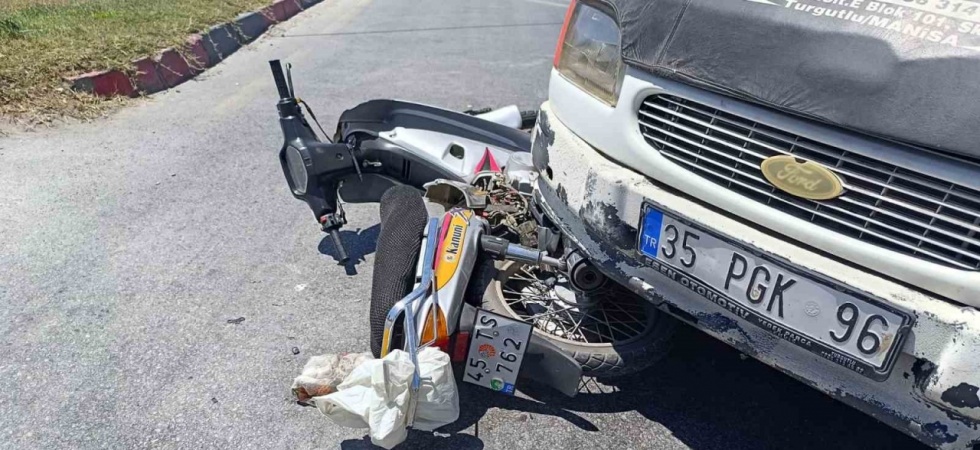 Manisa’da kamyonet motosikletle çarpıştı: 1 yaralı