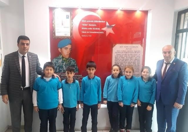 Tayini çıkan Müdür Efe’ye şehit ailesinden teşekkür