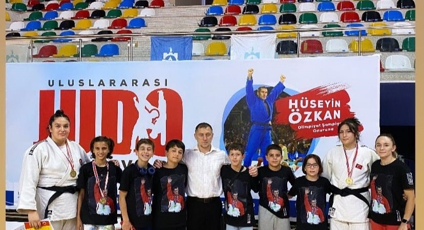 Yunusemreli judocular uluslararası turnuvada üç altın madalya kazandı