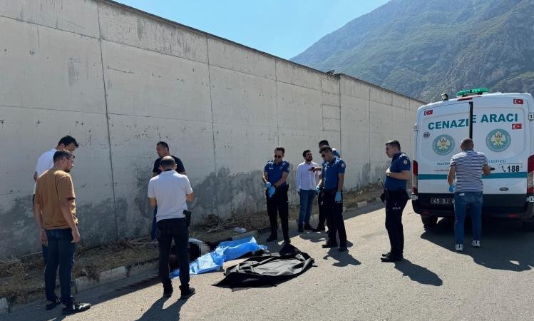 Babasını öldürüp polise teslim oldu