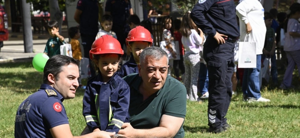 Minik öğrenciler fahri itfaiyeci oldu