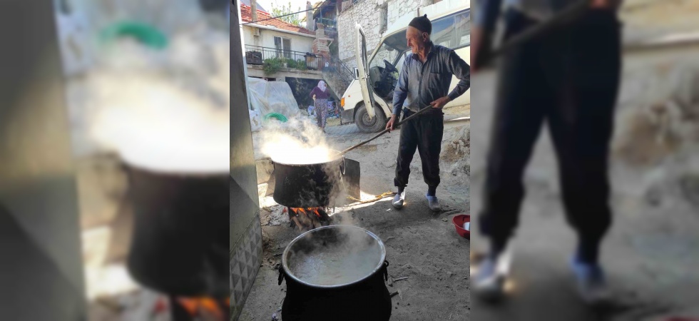 Selendi’de şifa kaynağı pekmez kaynatılmaya başlandı