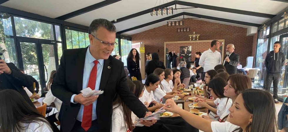 Alaşehir Belediyesinden 101 öğrenciye yemek ikramı