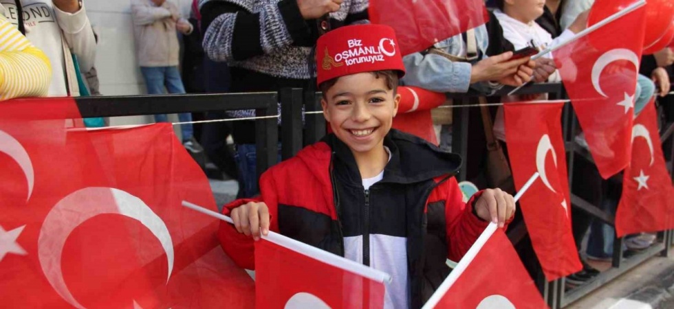 Manisa’da cumhuriyetin 101. yıl coşkusu tüm kenti sardı