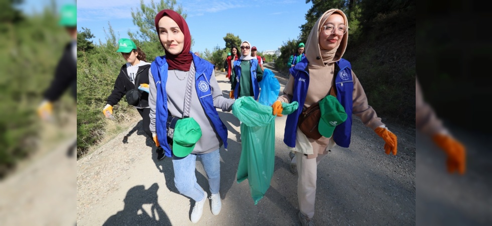 Manisa’da el ele verip ormanı temizlediler