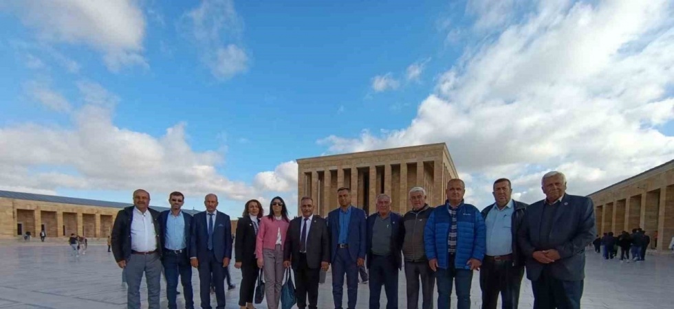 Manisalı muhtarlar Anıtkabir’deki törenlere katıldı