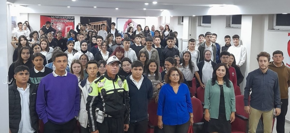 Salihli’de polis, öğrencilere trafik eğitimi verdi