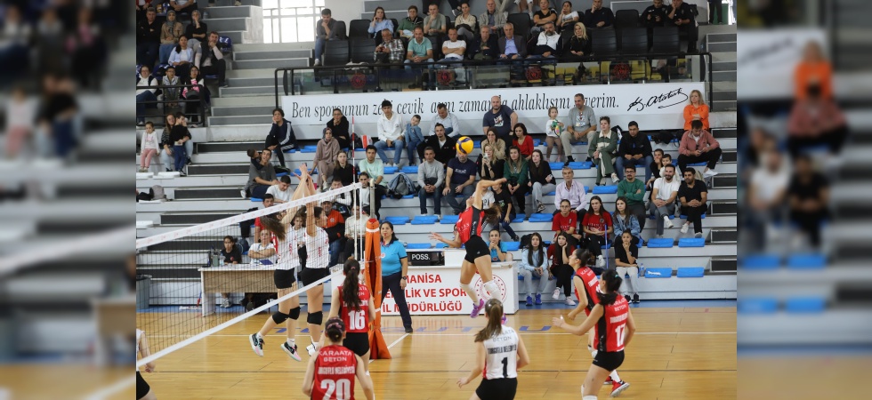 Turgutlu Belediyespor Voleybol Takımı doludizgin ilerliyor