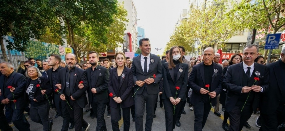 Binlerce Manisalı Atatürk’e saygı için yürüdü