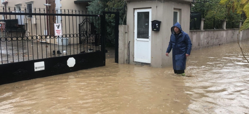 Fırtına ve yağışa karşı büyükşehir ekipleri seferber oldu