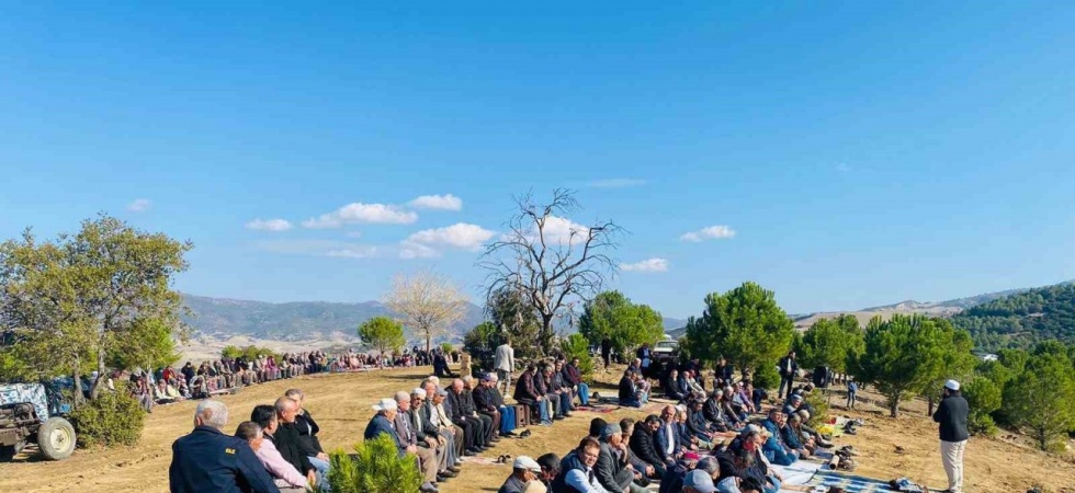 Sarıgöllüler yağmur duasına çıktı