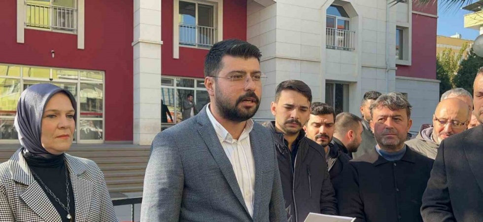 Turgutlu’da AK Parti yeni yönetimi mazbatasını aldı