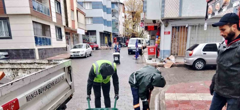 Büyükşehir ve MASKİ ekipleri yağışta sahadaydı