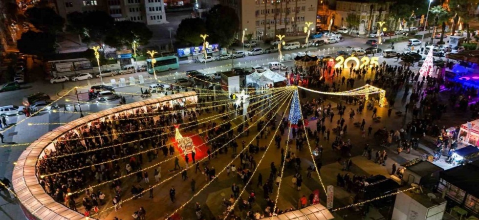 Cumhuriyet Meydanı’nda Yeni Yıl Panayırı açıldı