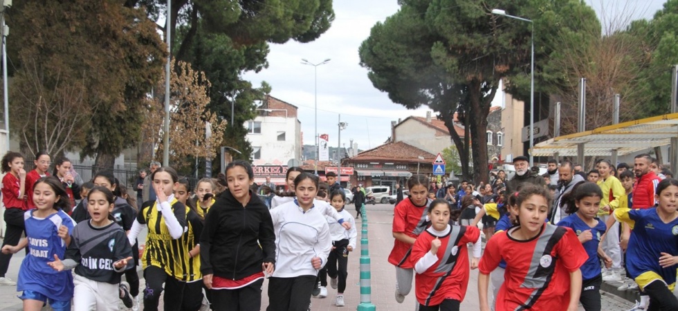 Kula’da Atatürk kır koşusu düzenlendi