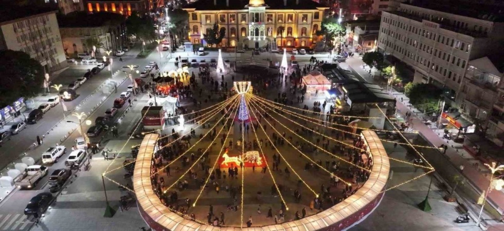 Manisa ışıl ışıl caddeleriyle yeni yıla hazır