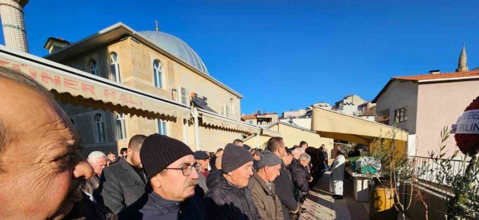 Manisalı duayen gazeteci son yolculuğuna uğurlandı