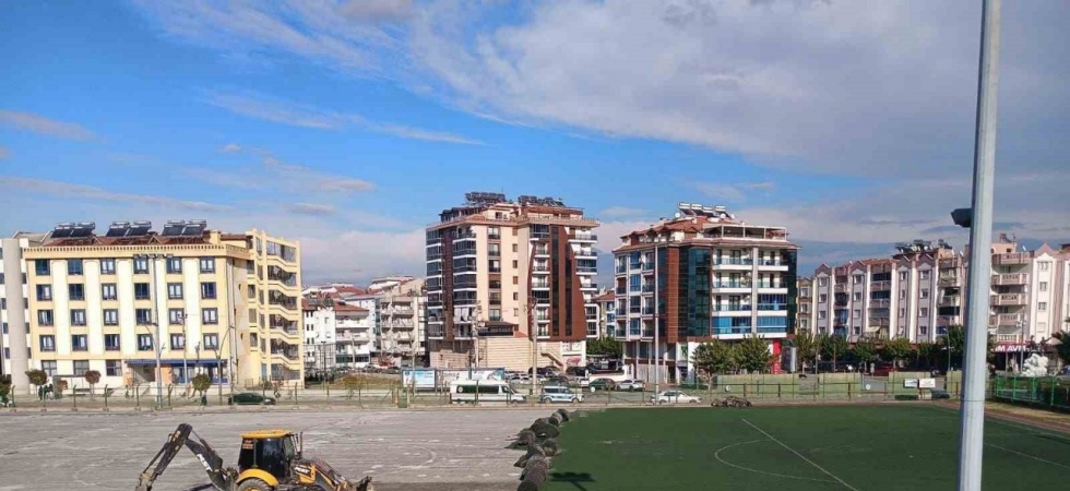 Salihli’de Ali İhsan Karayiğit Stadı yenileniyor