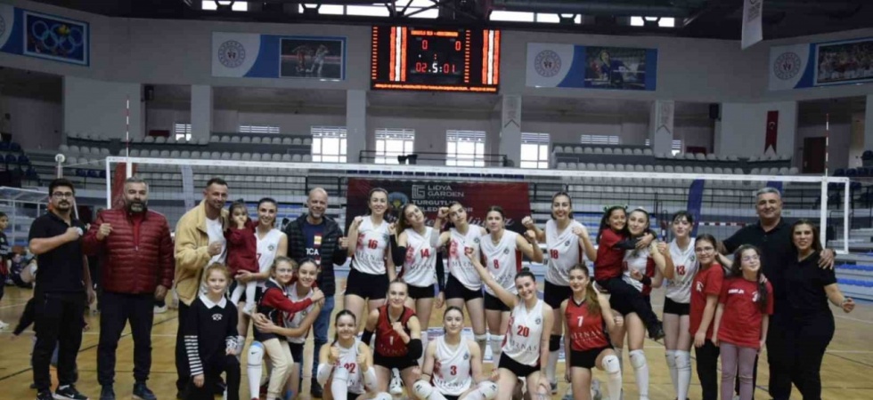 Turgutlu Kadın Voleybol Takımı rakibine geçit vermedi