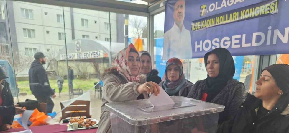 AK Parti Selendi Kadın Kolları Kongresi bayram havasında geçti