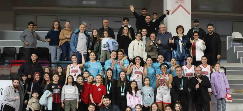 Manisa’nın tek kadın basketbol takımı, evinde yenilmiyor