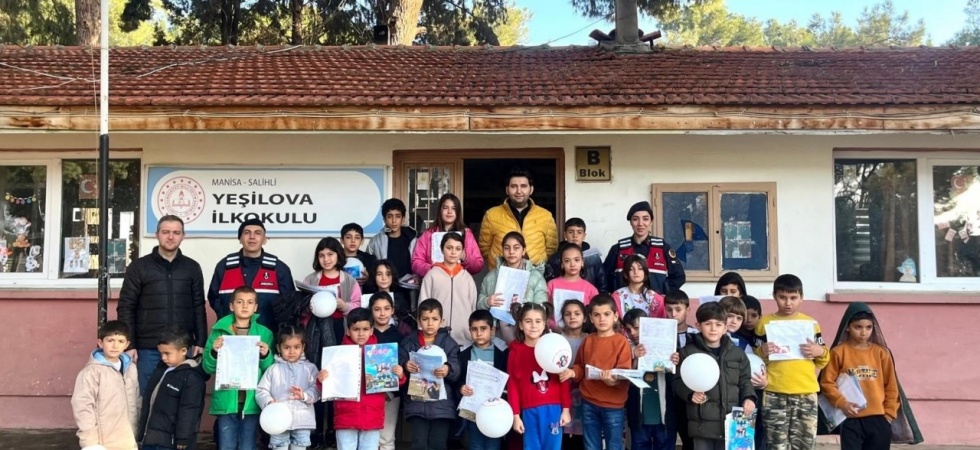 Salihli Jandarma, öğrencileri bilgilendirdi