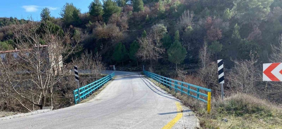 Salihli ve Alaşehir’de köprü korkulukları yenilendi