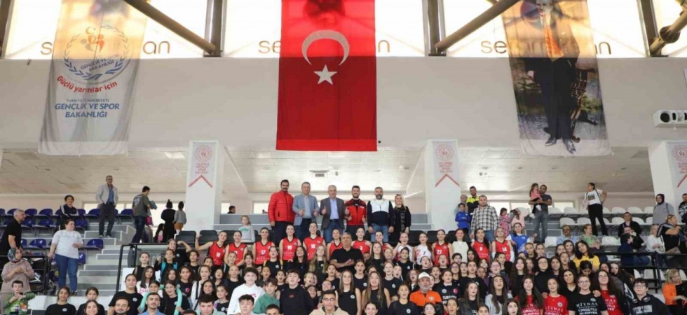 Turgutlu Belediyesi kadın voleybol takımı sezonu tamamladı