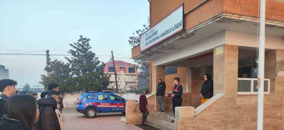 Alaşehir jandarmasından okul çevreleri ve servislerinde denetim