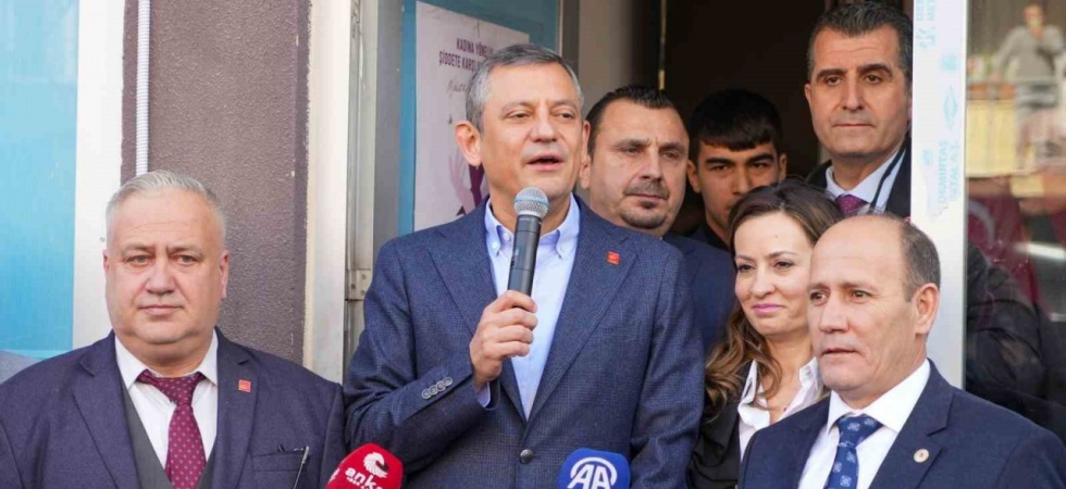 CHP Genel Başkanı Özel, Manisa’da ilçe belediyelerini ziyaret etti