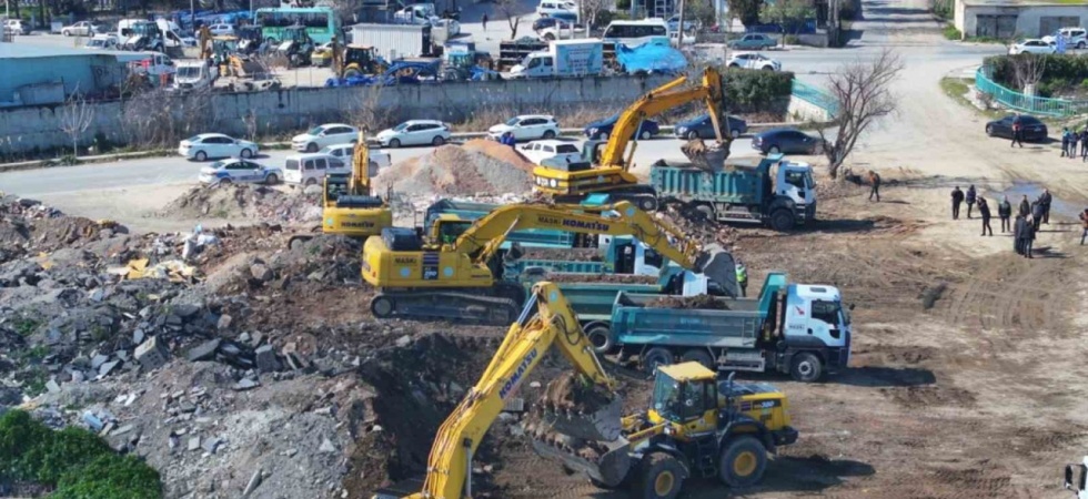 Manisa’da bin kamyonluk hafriyat kaldırılıyor