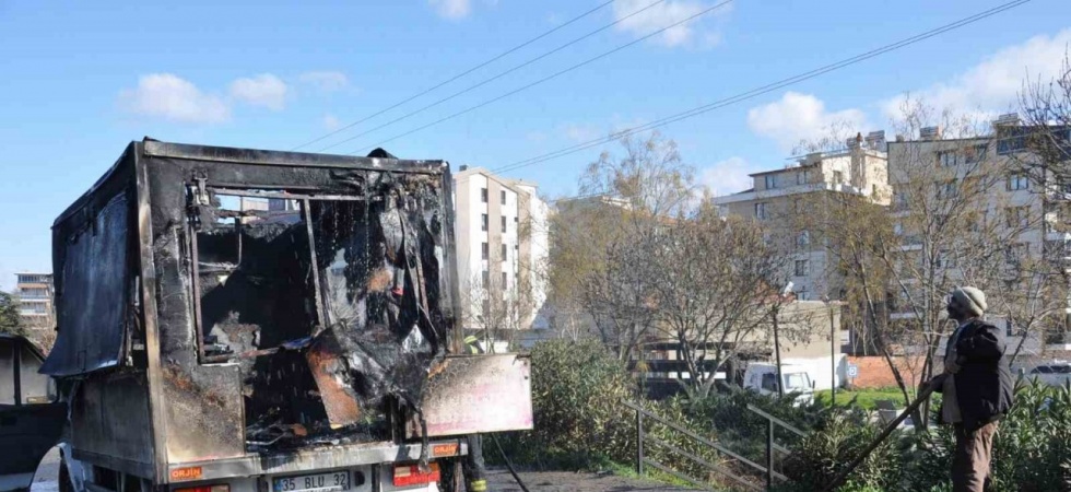 Manisa’da seyir halindeki mobil lokma aracı yandı