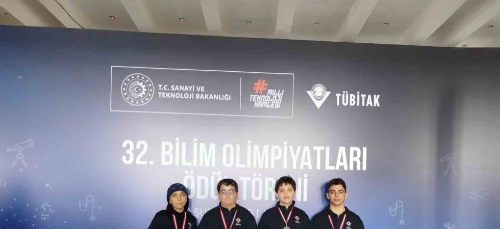 Manisalı öğrencilerden Bilim Olimpiyatlarında 1 gümüş 3 bronz madalya