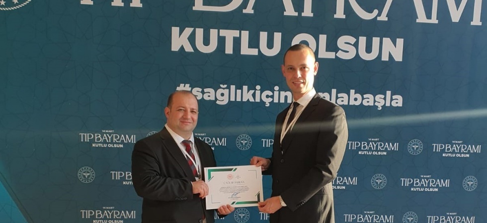 Kula’da yılın sağlık çalışanı Uzm. Dr. Çağlar Sarıgül oldu