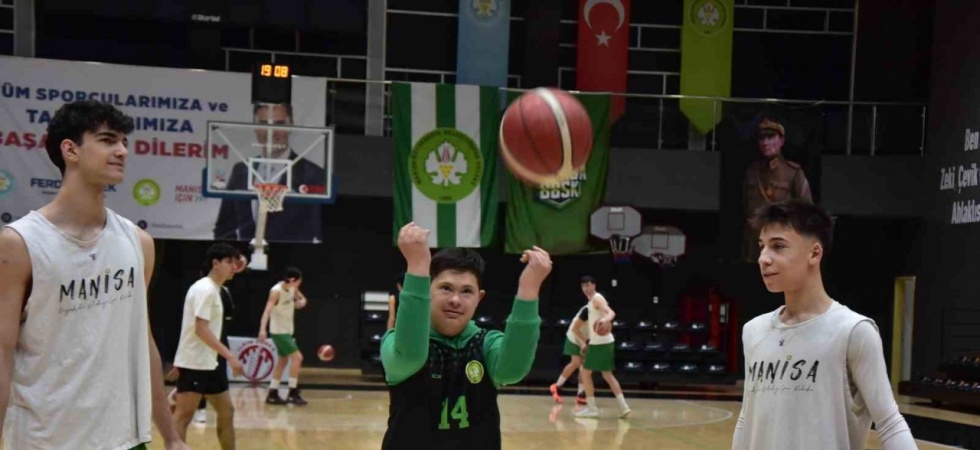 Manisa BBSK U18 Takımı, down sendromlu bireylerle bir araya geldi