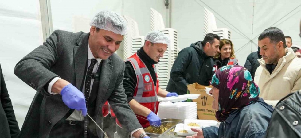 Manisa Büyükşehir Belediyesinden 10 bini aşkın kişiye sıcak yemek desteği