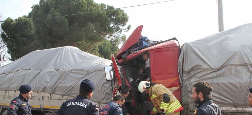 Manisa’da iki tır çarpıştı: 1 yaralı