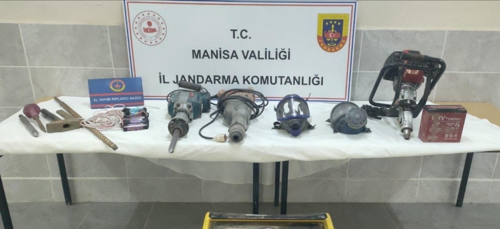 Manisa’nın iki ilçesinde izinsiz kazıya suçüstü